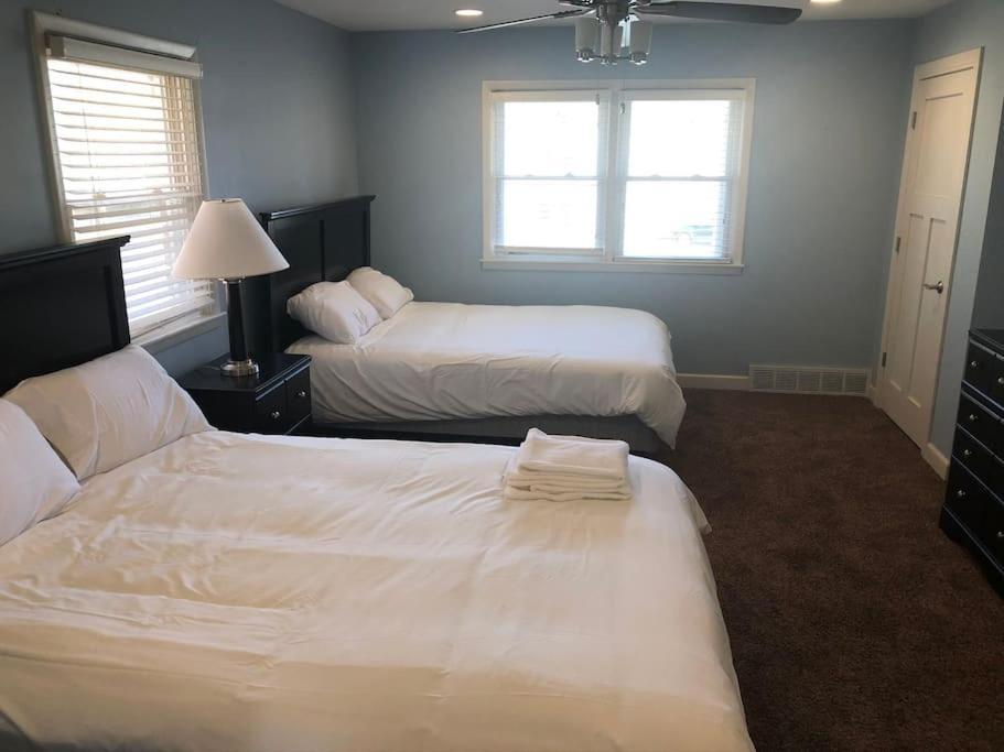 Entire Apartment Close To Downtown - 2 Queen Beds Springfield Ngoại thất bức ảnh